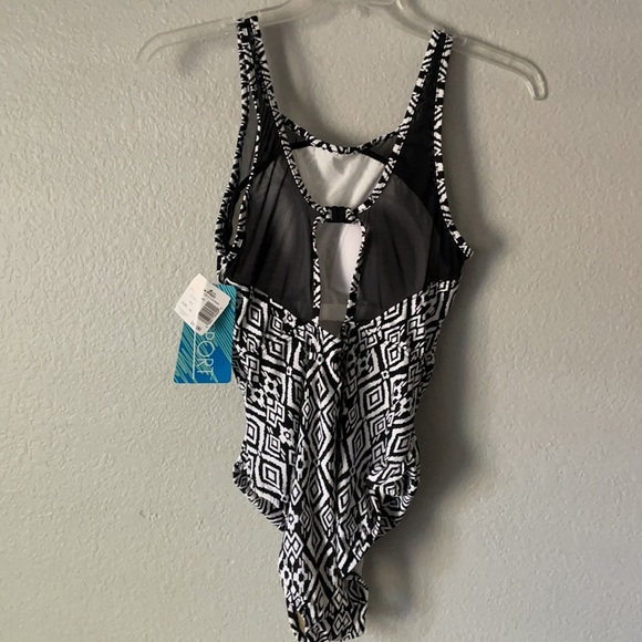 Swimsuit - Picture 2 of 5